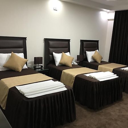 Peace Way Hotel Petra Esterno foto