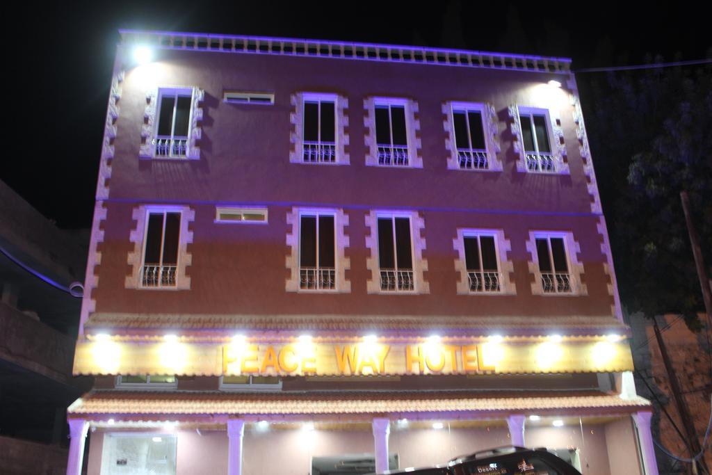 Peace Way Hotel Petra Esterno foto