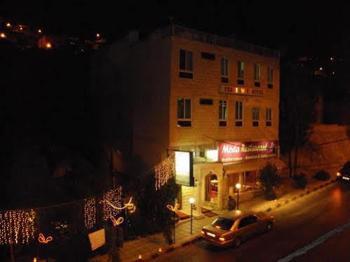 Peace Way Hotel Petra Esterno foto
