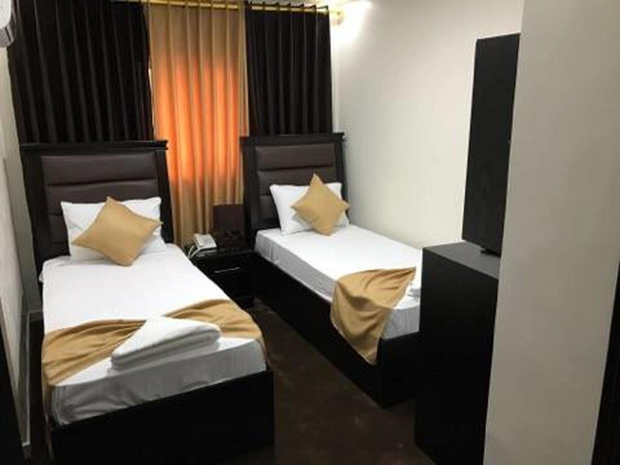 Peace Way Hotel Petra Esterno foto
