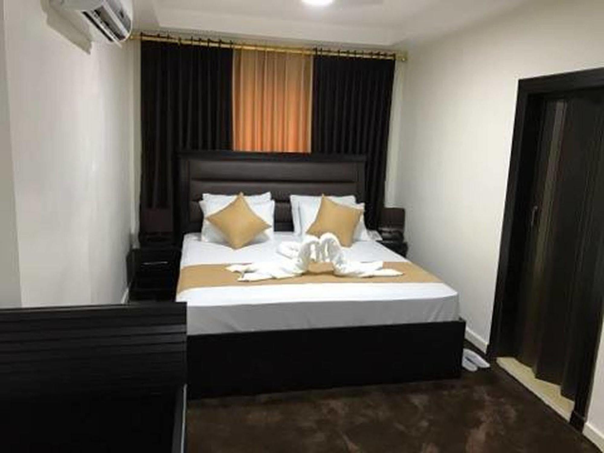 Peace Way Hotel Petra Esterno foto